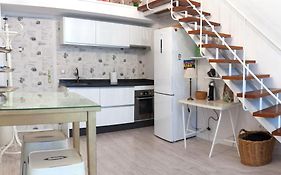 Duplex Center Parking Netflix Amazon Video