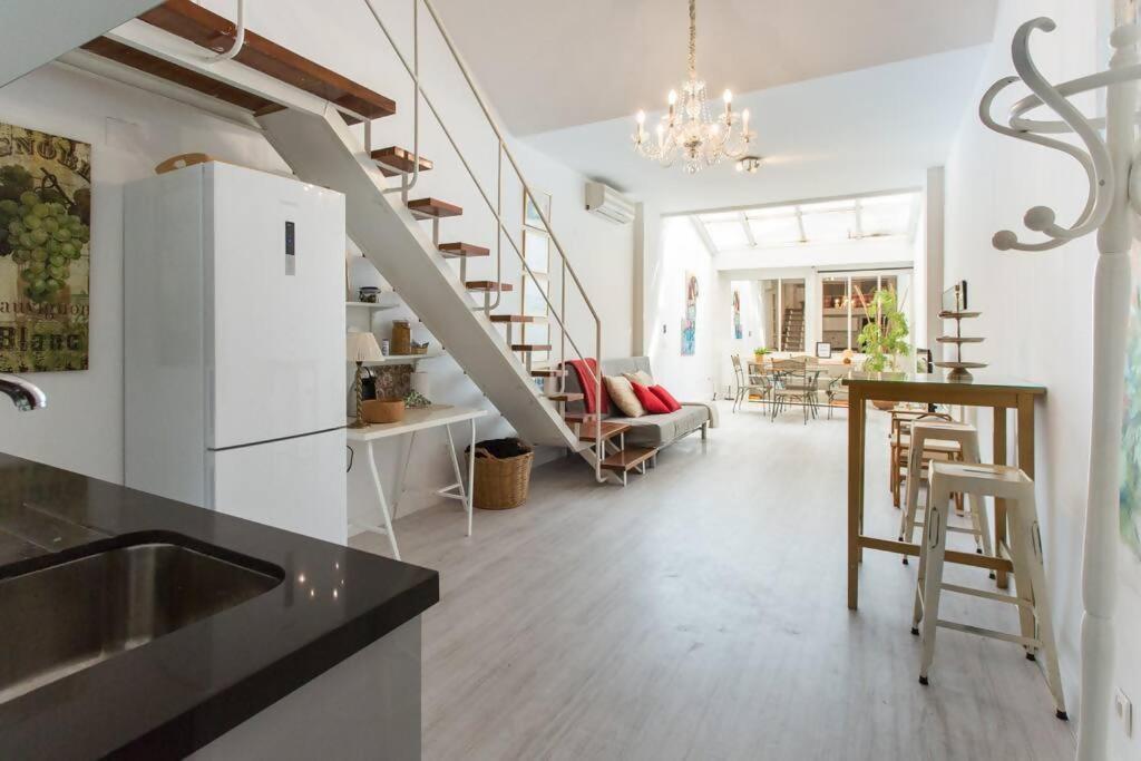 Duplex Center Parking Netflix Amazon Video Apartamento Sevilha Exterior foto